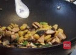 青蒜香菇炒银杏的做法图解6
