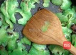 豆豉鲮鱼炒苦瓜的做法图解7