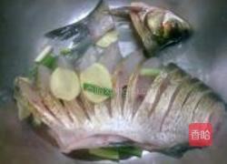 剁椒凤尾鱼的做法图解3