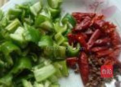 青椒麻辣鸡丁的做法图解2