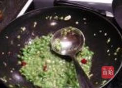 酸黄瓜四季豆炒肉末的做法图解5