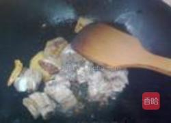 莲藕马蹄红烧排骨的做法图解6
