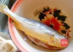 黄花鱼豆腐煲的做法图解1