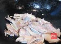 韭菜花炒笔管的做法图解2