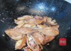 韭菜花炒笔管的做法图解3