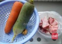 青红萝卜煲猪骨的做法图解1