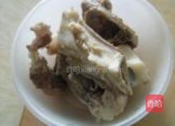 青红萝卜煲猪骨的做法图解3