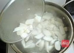 蚝油莴笋炒鸡腿菇的做法图解3