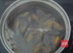 鲫鱼花蛤枸杞叶汤的做法图解4