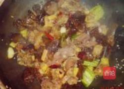 腊鸭腿炒云耳的做法图解7