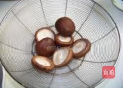 香菇酿肉的做法图解1