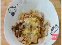 土豆蒸肥肠的做法图解3