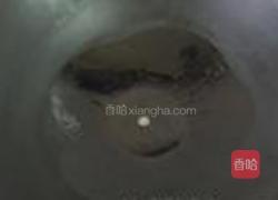 蚕豆红椒炒腊肠的做法图解3