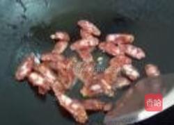 蚕豆红椒炒腊肠的做法图解4