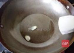 家常蒜叶炒肥肠的做法图解5
