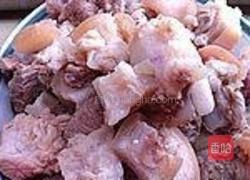 黄豆煲猪脚的做法图解1