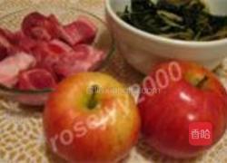 排骨菜干苹果汤的做法图解1