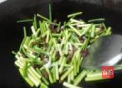 蒜心炒腊肉的做法图解4