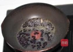 豆豉蒜苗炒肉丁的做法图解1