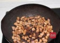 豆豉蒜苗炒肉丁的做法图解3