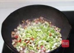 豆豉蒜苗炒肉丁的做法图解4
