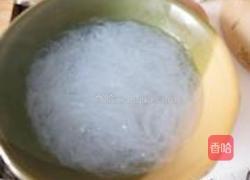 蒜末粉丝蒸丝瓜的做法图解1