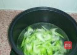 虫草花清炒西芹木耳的做法图解2