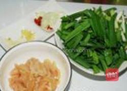 蒜苗炒鸡肉的做法图解2