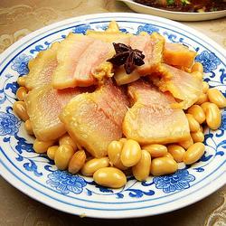 咸猪头肉炖黄豆的做法[图]