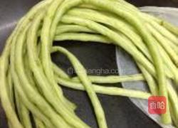 干豇豆炖肉的做法图解1