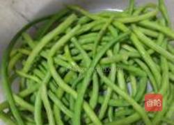 干豇豆炖肉的做法图解2