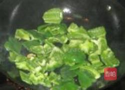 辣味青椒炒鱿鱼的做法图解4
