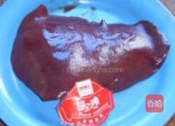 蘑菇青椒炒猪肝的做法图解1