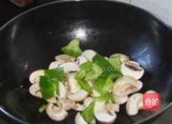蘑菇青椒炒猪肝的做法图解5