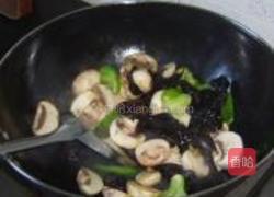 蘑菇青椒炒猪肝的做法图解6