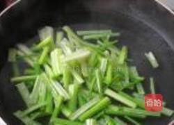 凉拌海米芹菜的做法图解2
