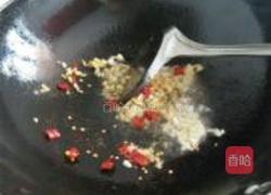 蒜白爆羊肉的做法图解3