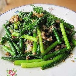 鱼片炒蒜苔的做法[图]