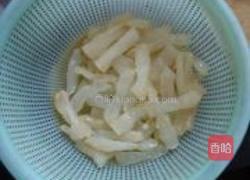 口蘑腐竹炒蹄筋的做法图解6