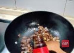 桃仁干煸鸭丁的做法图解5