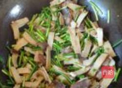 蒜苔炒豆腐干的做法图解7
