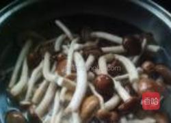 茶树菇炖肉的做法图解1