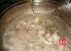 茶树菇炖肉的做法图解4