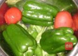 番茄香虎皮辣椒的做法图解1