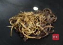 木耳炒黄花的做法图解3