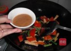 蚝油五彩爆腐竹的做法图解13