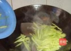 黄瓜炒金针菇的做法图解6