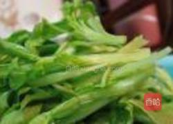 蒜炒茼蒿的做法图解1