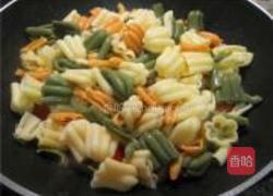 龙利鱼烩意面的做法图解6