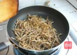 小银鱼炒辣椒的做法图解6